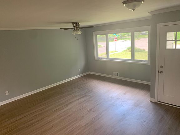 3rd image of 981 Varsity Ave