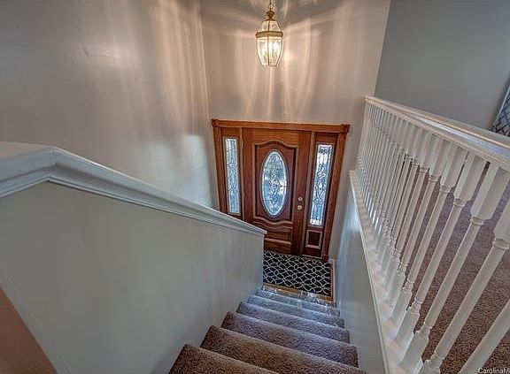 4th image of 4202 Lynn Ave