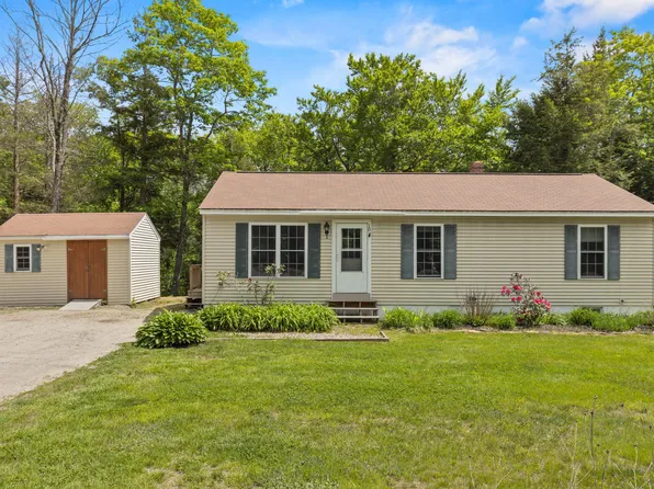 10 Briarwood Drive, New Gloucester, ME 04260