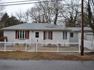 8 Hill St E, Wading River, NY 11792