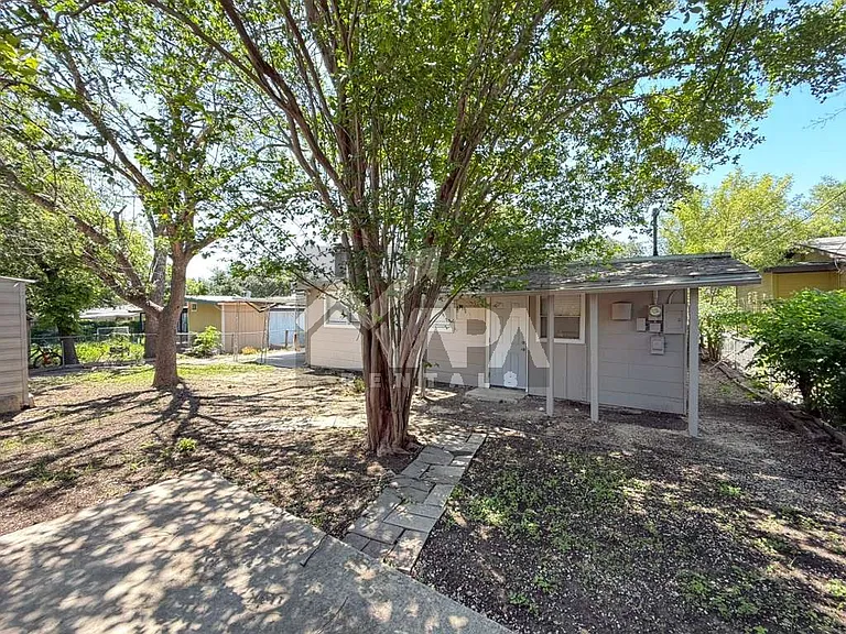 943 Weizmann St — Photo 17