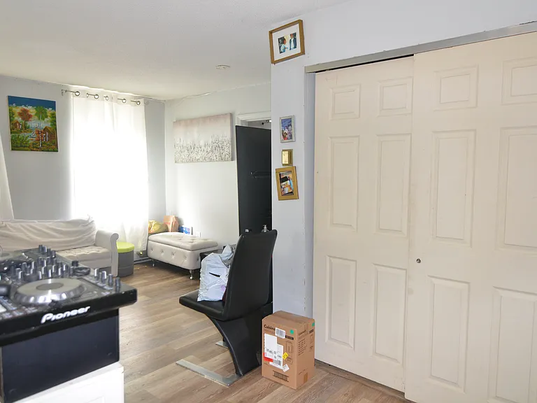 11 Blackwood St #33 — Photo 3