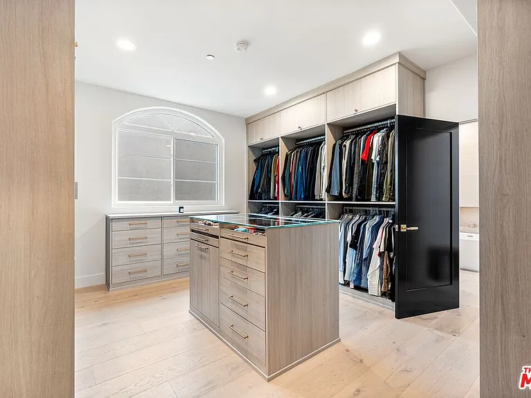 1182 Wellesley Ave #401 — Photo 35