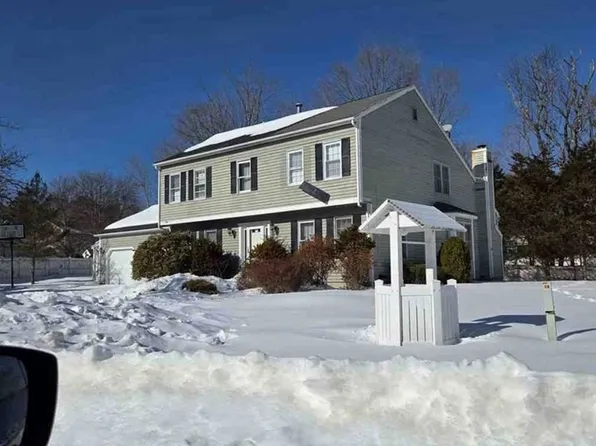 4 Robinette Rd, Stoughton, MA 02072
