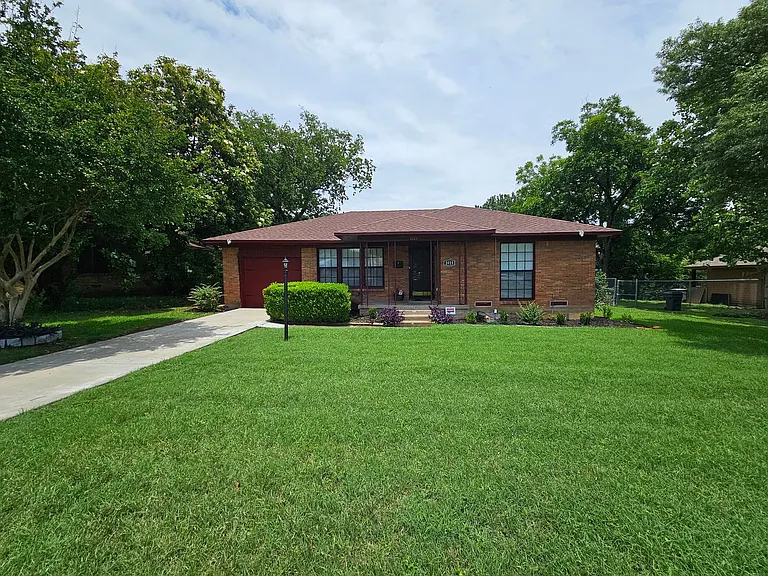 2023 E Illinois Ave — Photo 4