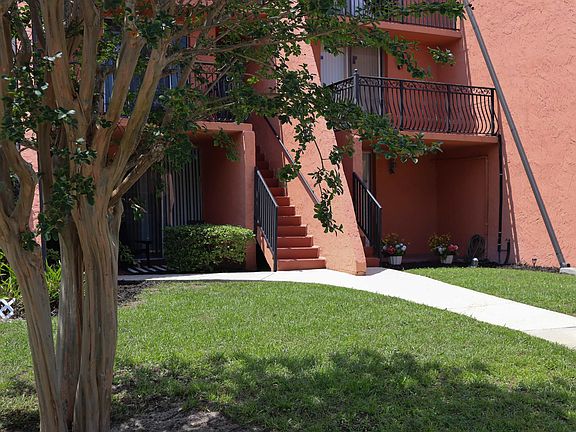 3rd image of 3401 Townsend Blvd Unit 206