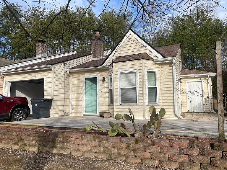 7634 Chatham Cir — Photo 1
