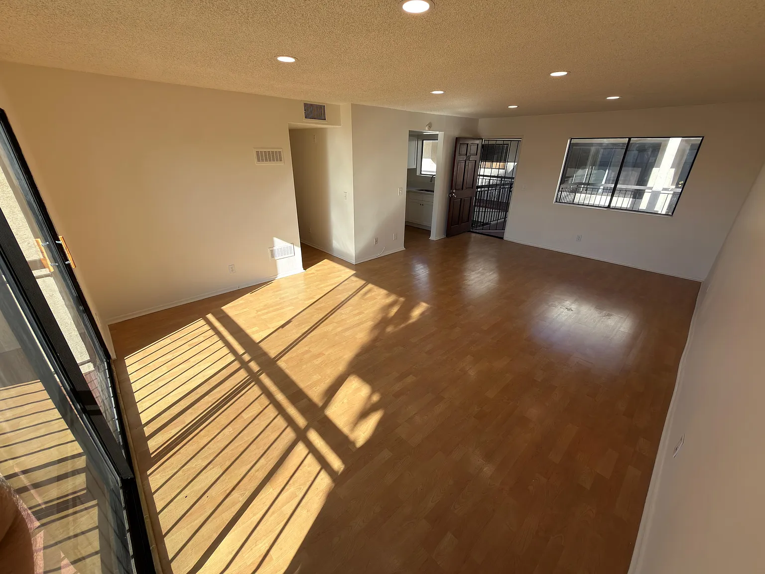 2 bed, 1100 sqft, $2,750 — Photo 4