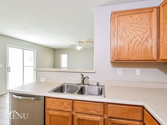 4th image of 925 Emerald Stone Ave