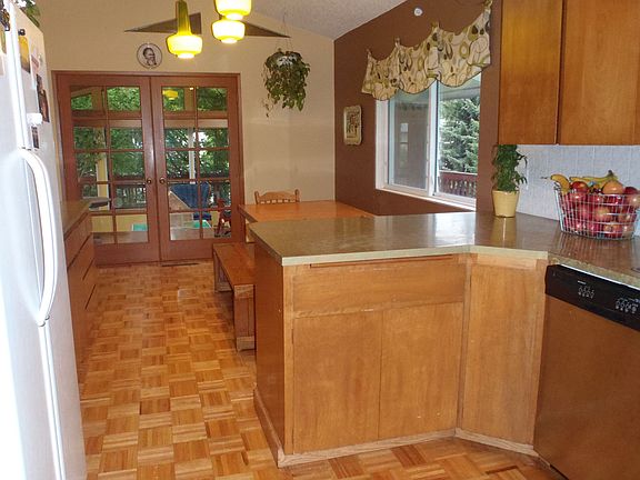 Kitchen to the sunroom