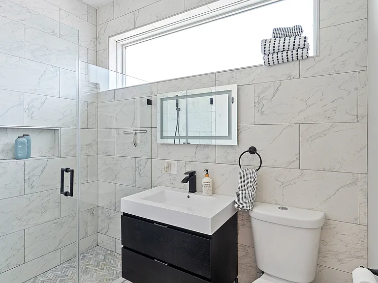 182 W 7th St #2 — Photo 7