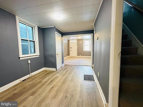 5th image of 918 Elizabeth St