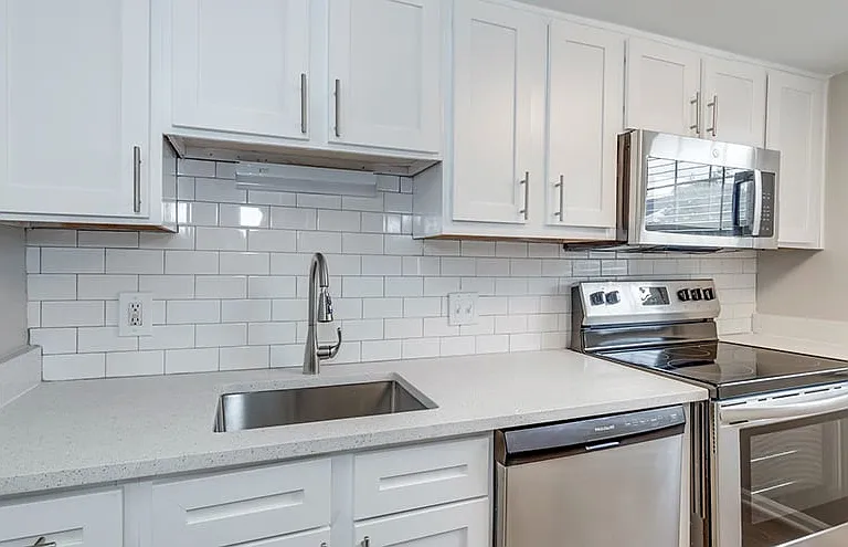 Sparrows Point Townhomes and Apartments — Photo 8