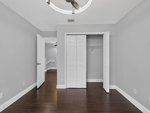 5th image of 1403 Banyan Cir