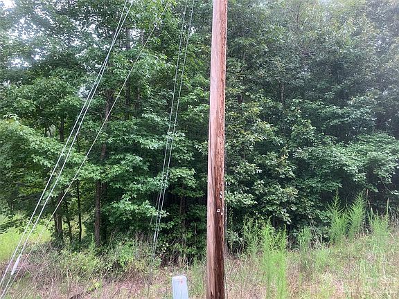 4th image of Hawthorne Ln