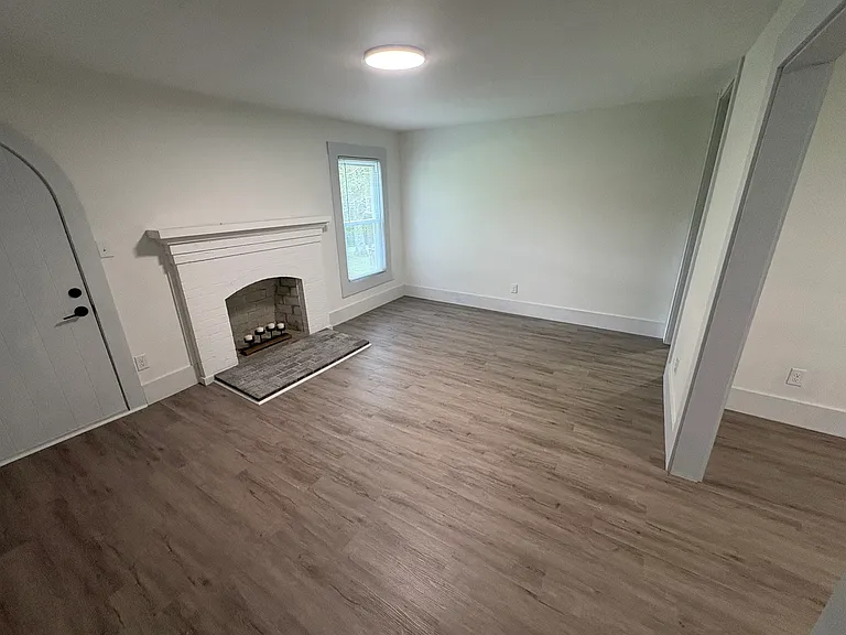 4232 Powerhouse Rd — Photo 2