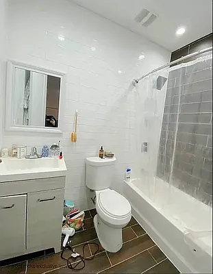 Bathroom, photo 2