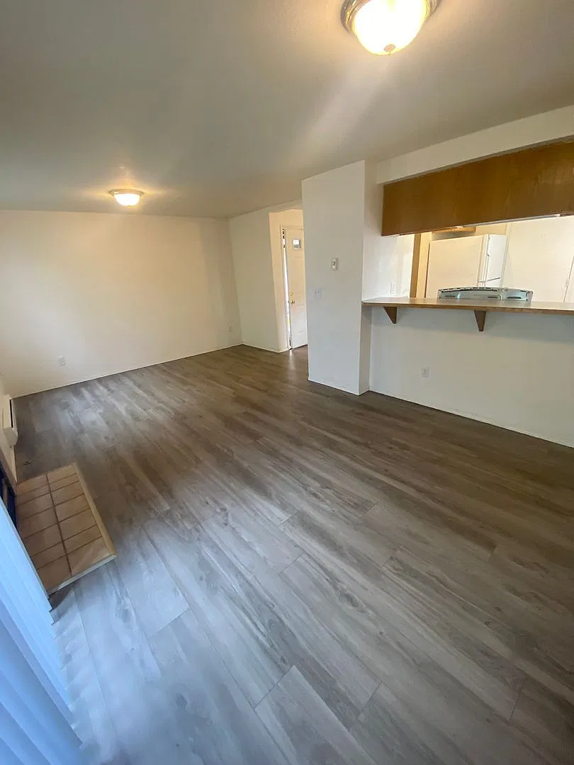 Renovated 2-Bedroom Townhome with Mountain Views in Monroe — Photo 4