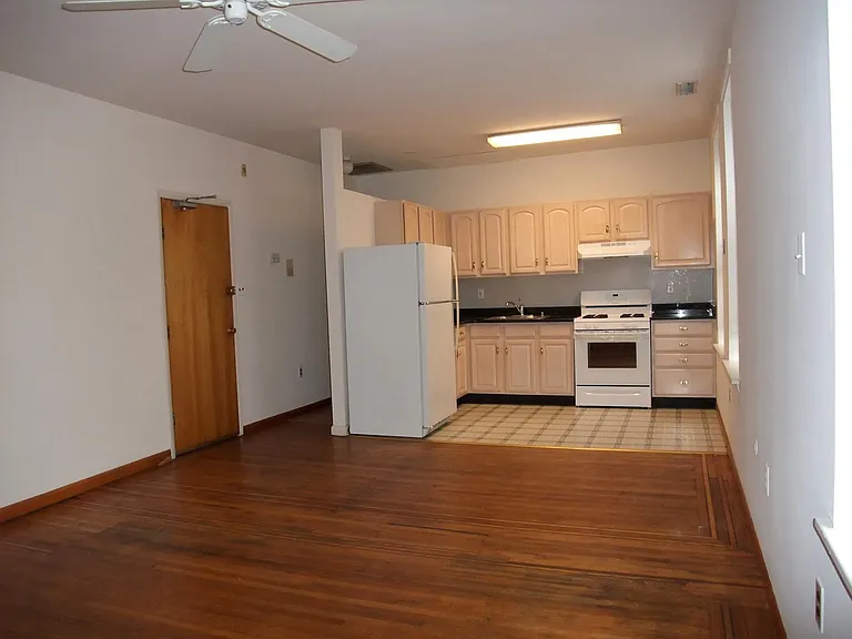 2001 Green St #2F — Photo 3