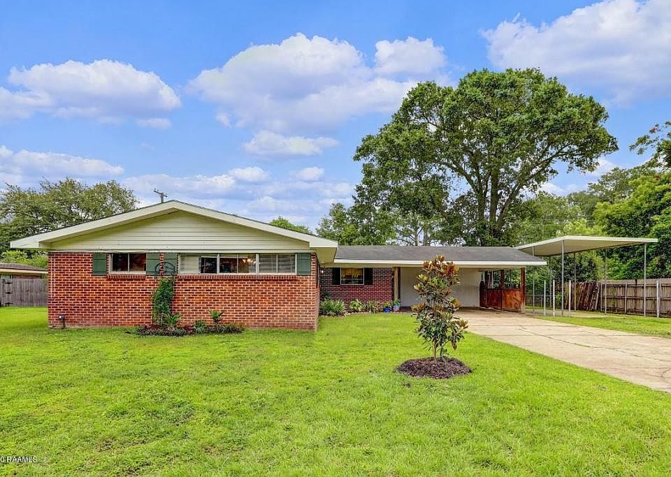 1st image of 220 Meadow Ln