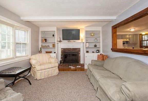 3rd image of 91 Langholm Dr