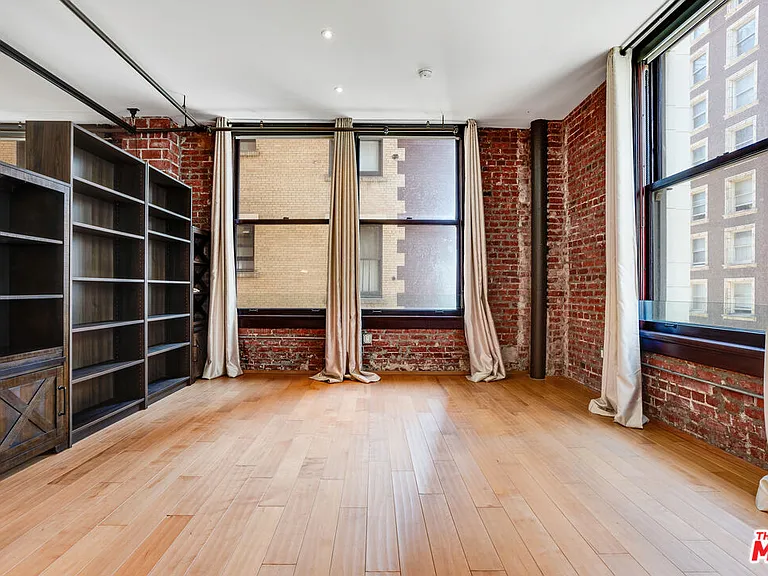 460 S Spring St #512 — Photo 14