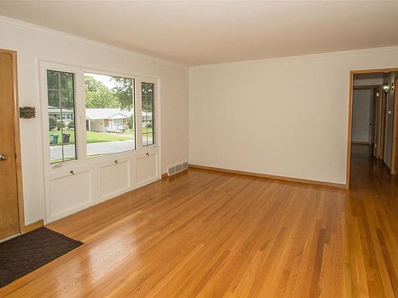 5th image of 4844 Blackhawk Dr