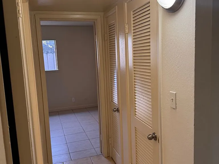 1115 W Simpson Ave — Photo 18