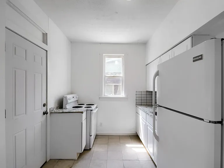 62-64 S Eureka Ave #62 — Photo 8