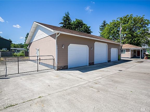 RV parking with hookups on side of garage. 