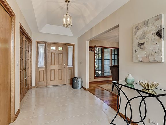 3rd image of 220 Rosewood Ct