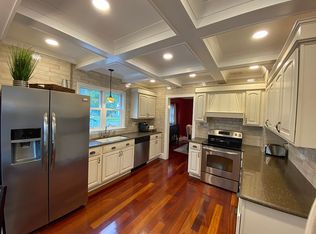 570 Robindale Ave, Oregon, OH 43616