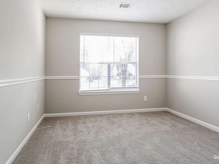 2323 Heatherton Cir — Photo 8