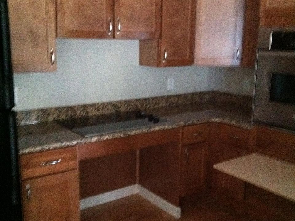 1st image of 793 Oak St APT 106