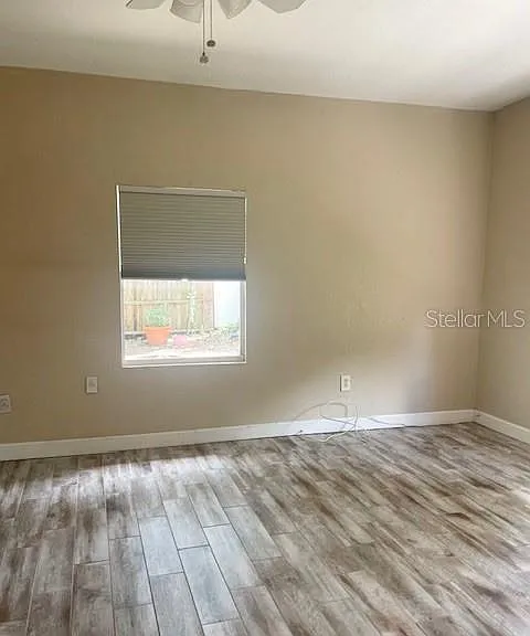 102 W Elm St — Photo 23