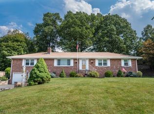 7 Cliff Rd, Towaco, NJ 07082