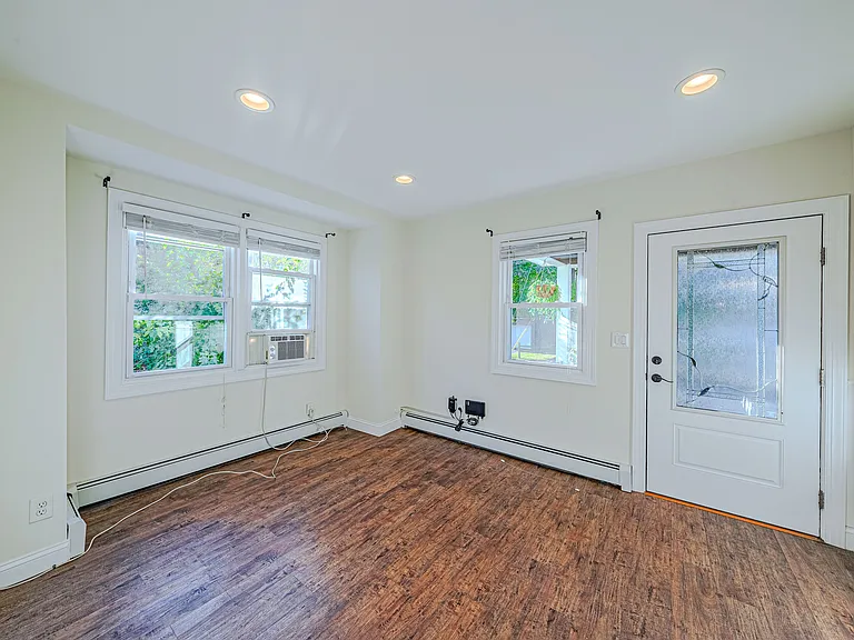 8-35 Lake St #1 — Photo 8