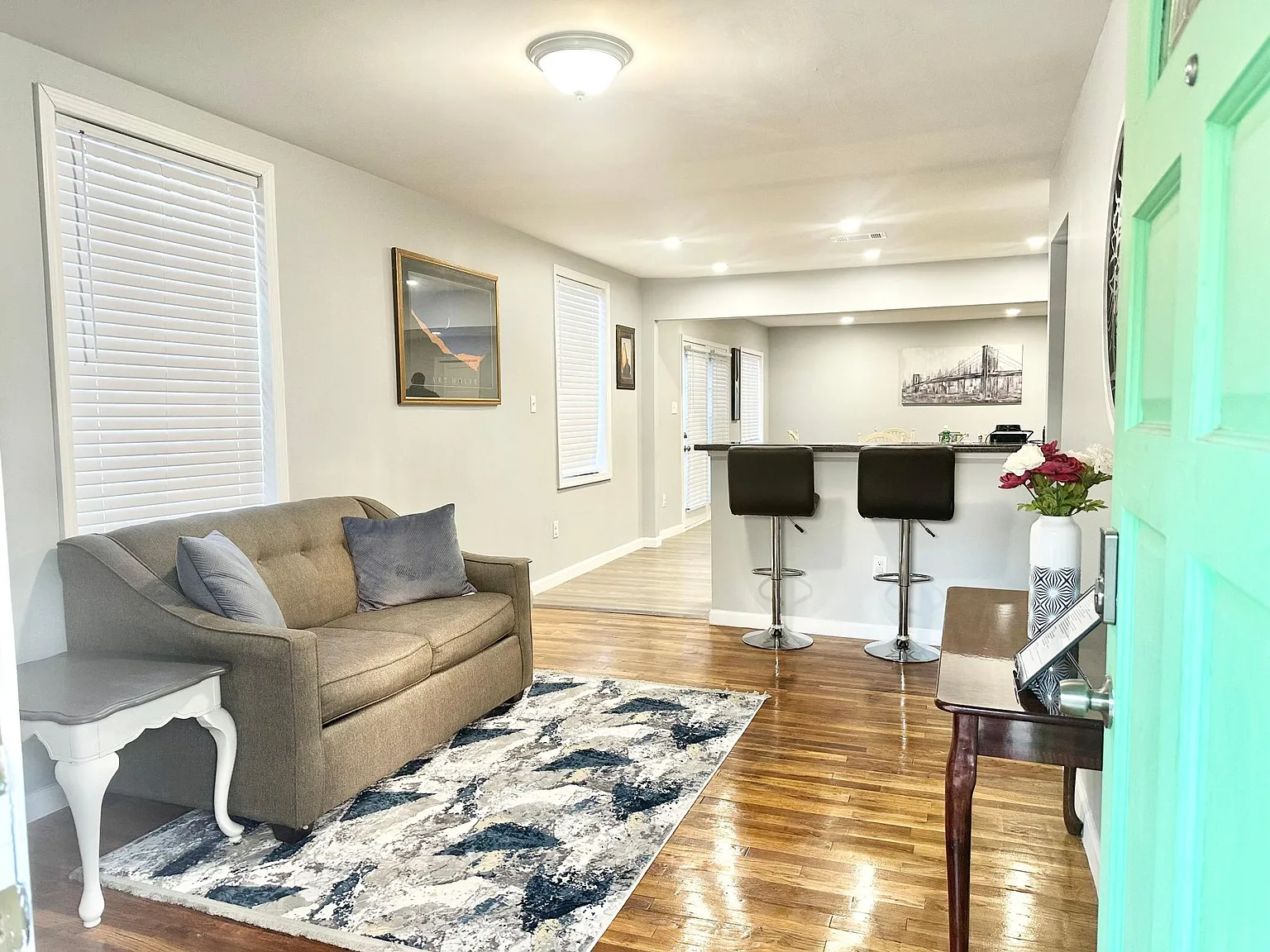 1514 S McLean Blvd — Photo 3