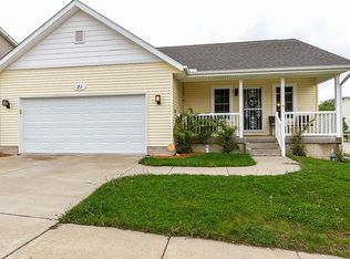21 W Village Cir, Davenport, IA 52806