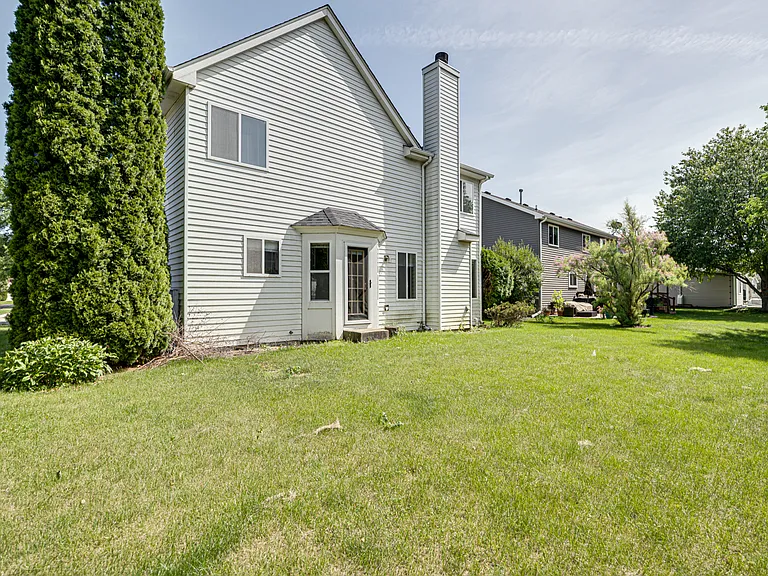 2464 Blue Spruce Ln — Photo 31