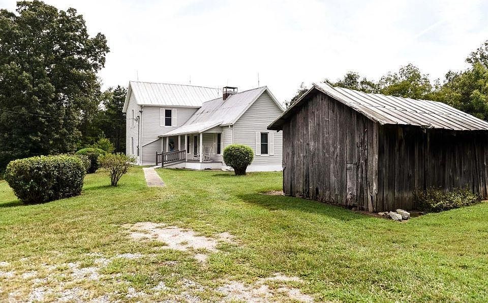 2nd image of 727 Thorngrove Pike