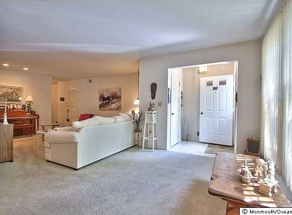 2nd image of 50 Woodshill Dr S
