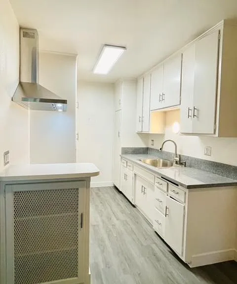 Newly redone kitchen Unit 5