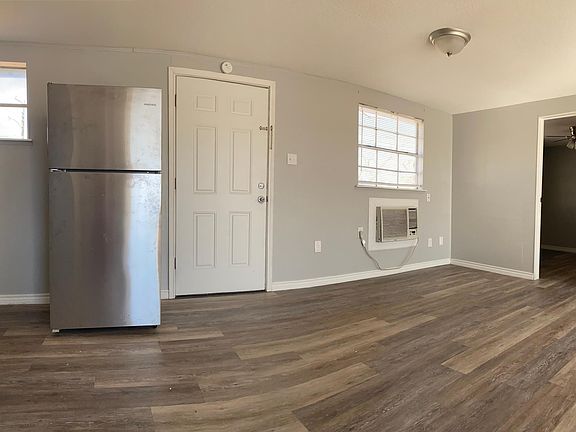 2nd image of 710 E Avenue G #2