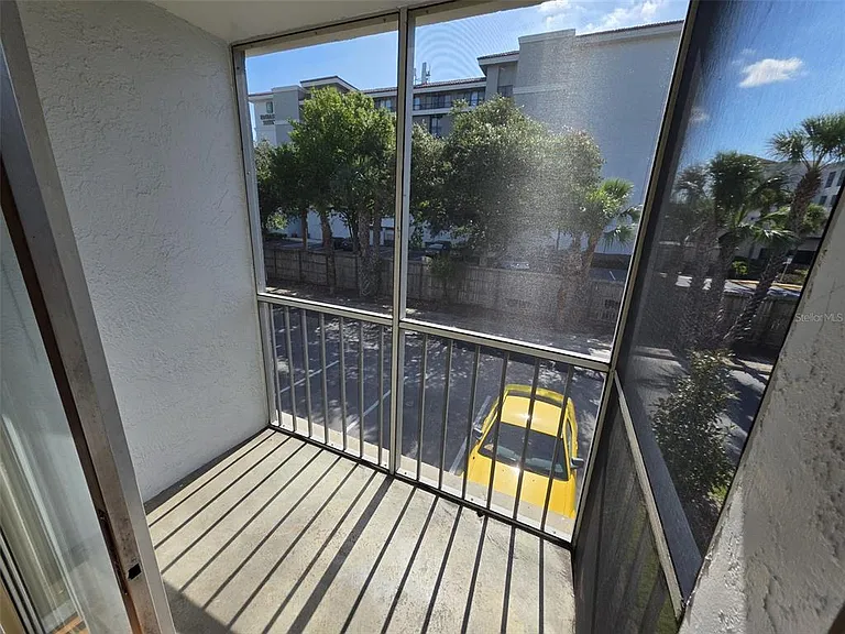139 Oyster Bay Cir #220 — Photo 22