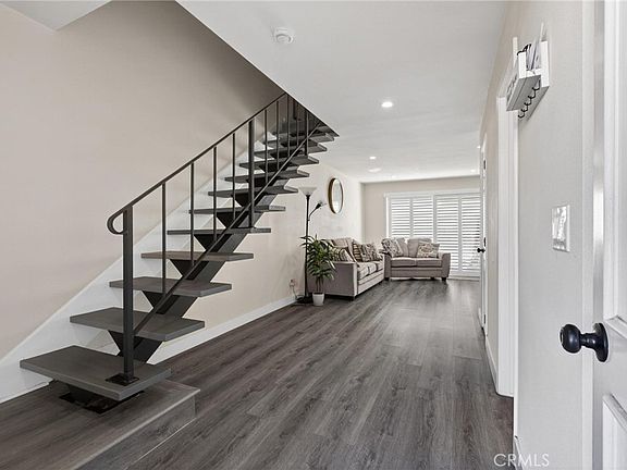 5th image of 910 E Meadbrook St