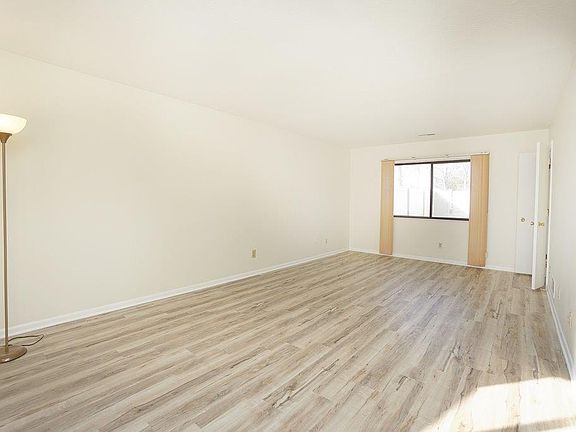 5th image of 39 Oakwood Ct