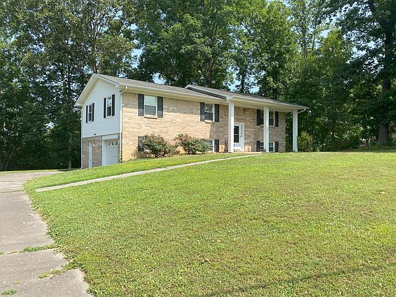 2nd image of 327 Oakwood Cir NE