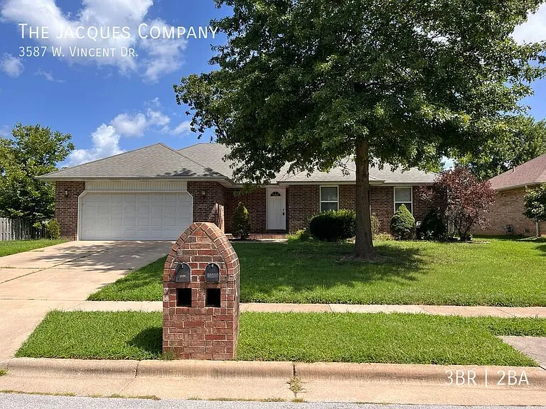 3587 W Vincent Dr — Photo 1