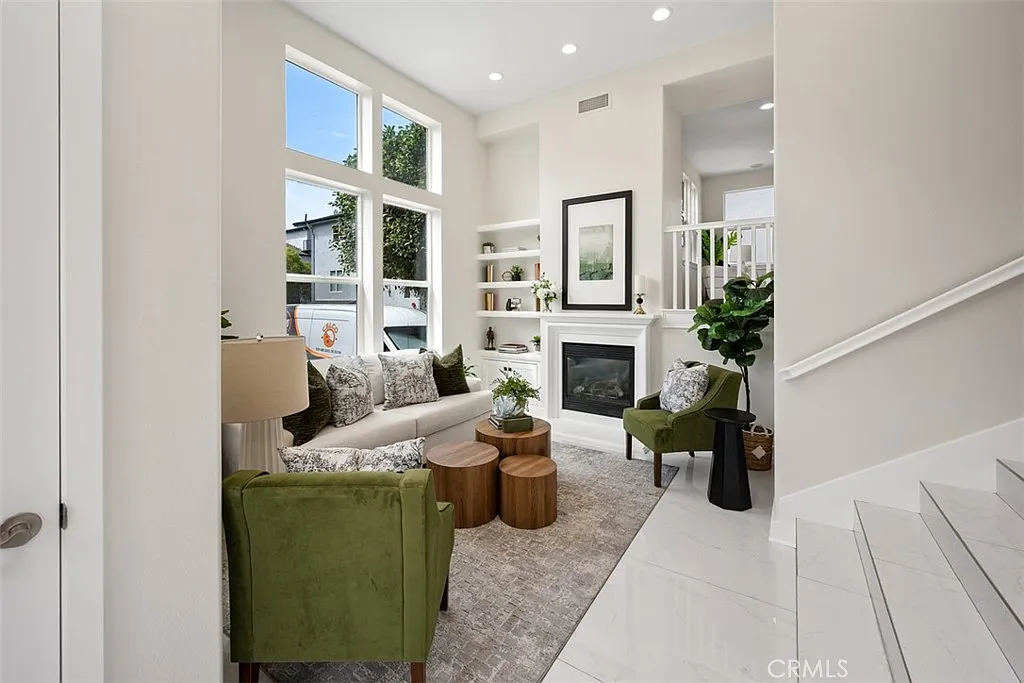 4 bed, 4.5 bath, 2415 sqft, $8,500 — Photo 4